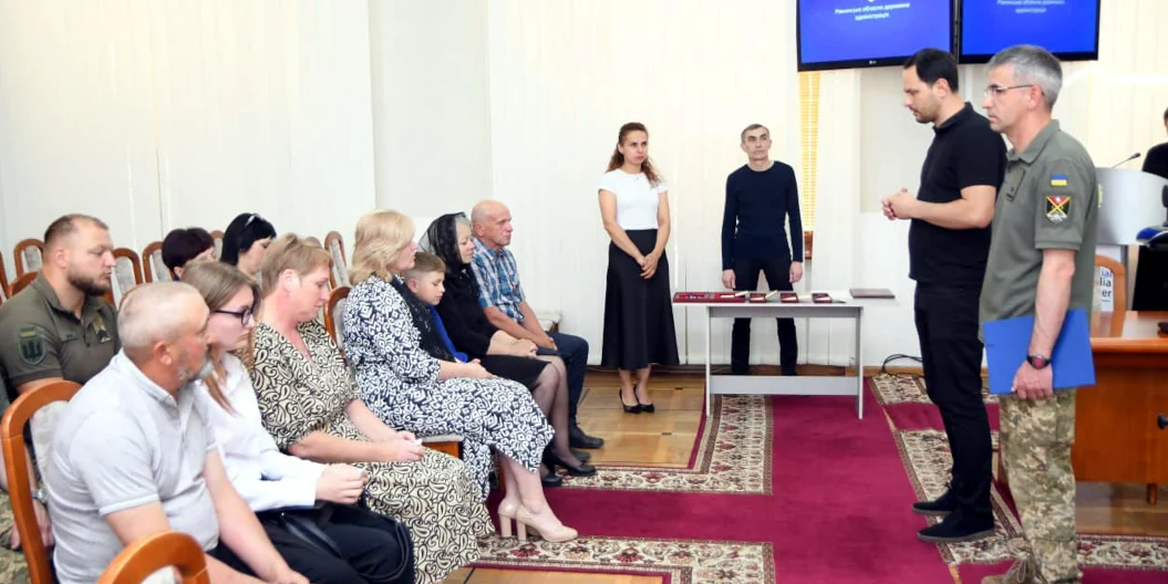 Родинам полеглих героїв з Рівненщини вручили посмертні ордени та медалі