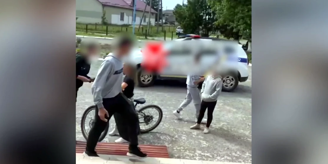 За російську музику на вулиці поліцейські склали протоколи на учнів Рокитнівського ліцею (ВІДЕО)
