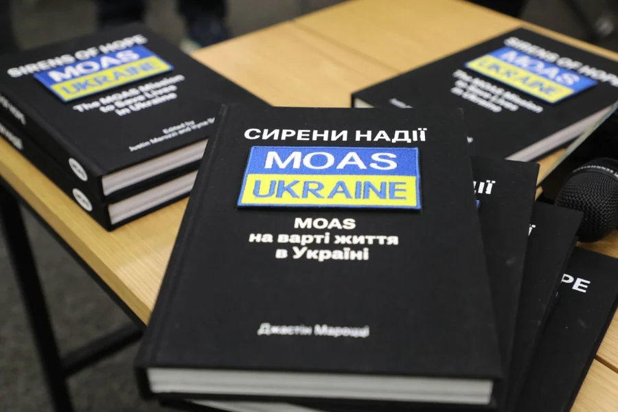 45 тисяч українських воїнів врятувала команда МОАС. Про це видали книжку - фото 1