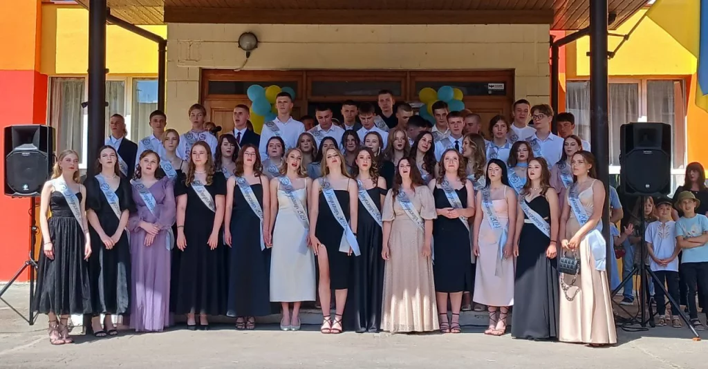 Дрон для ЗСУ придбали випускники в одній із громад Рівненщини - фото 1