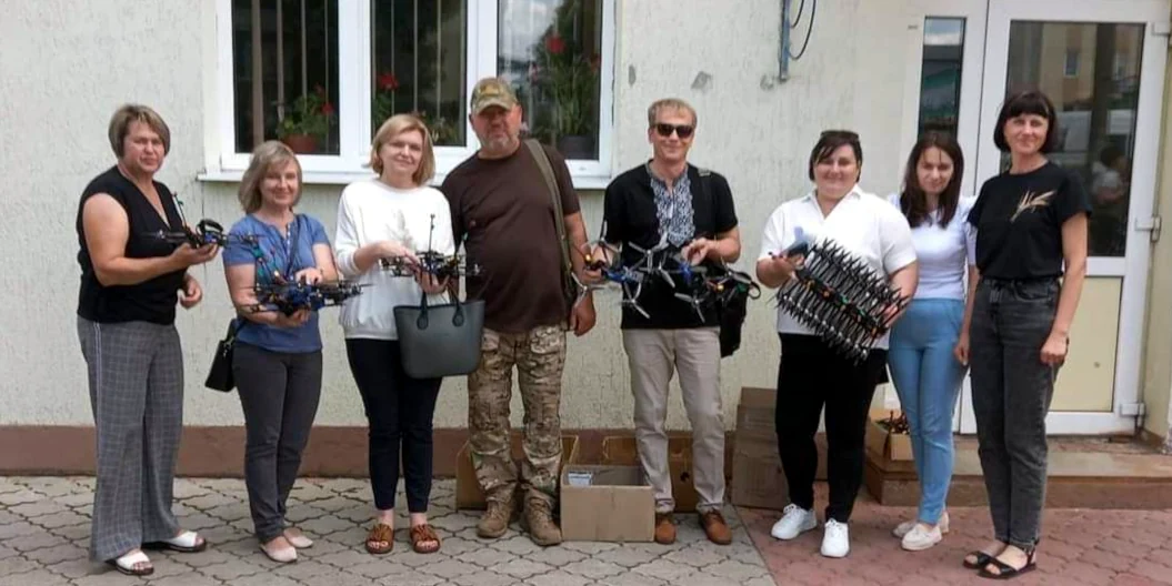 20 дронів передали ЗСУ працівники соціально-культурної сфери Володимиреччини