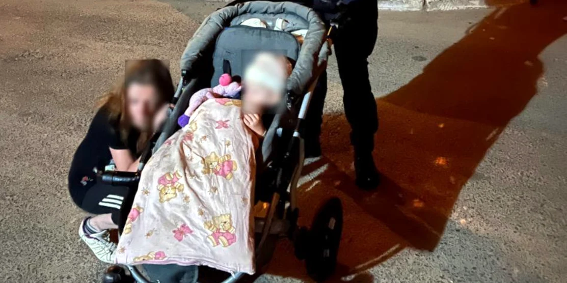 П’яна мама з дитиною у візочку в Рівному не могла дістатись домівки