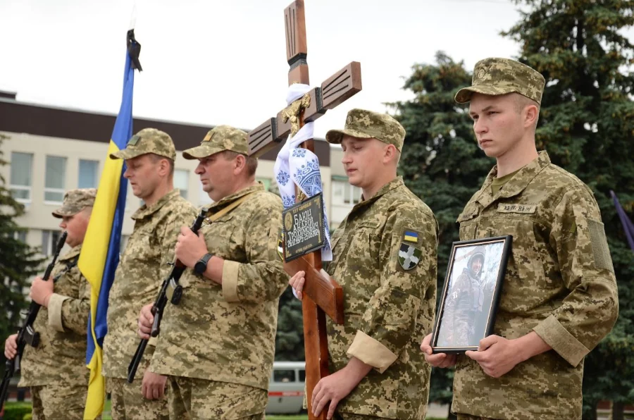 У Рівному попрощалися із загиблим Героєм - фото 2