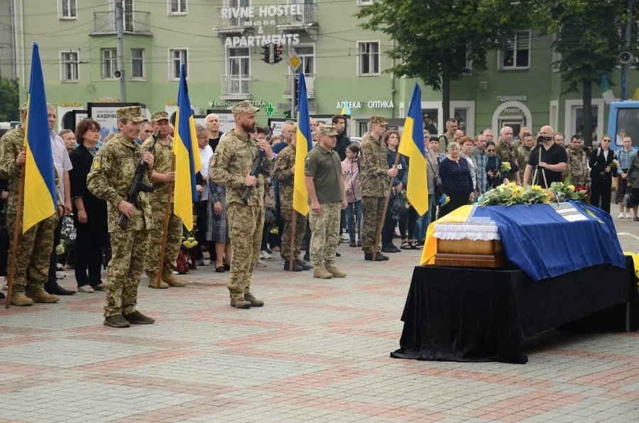 З полеглим Воїном попрощалися у Рівному - фото 2