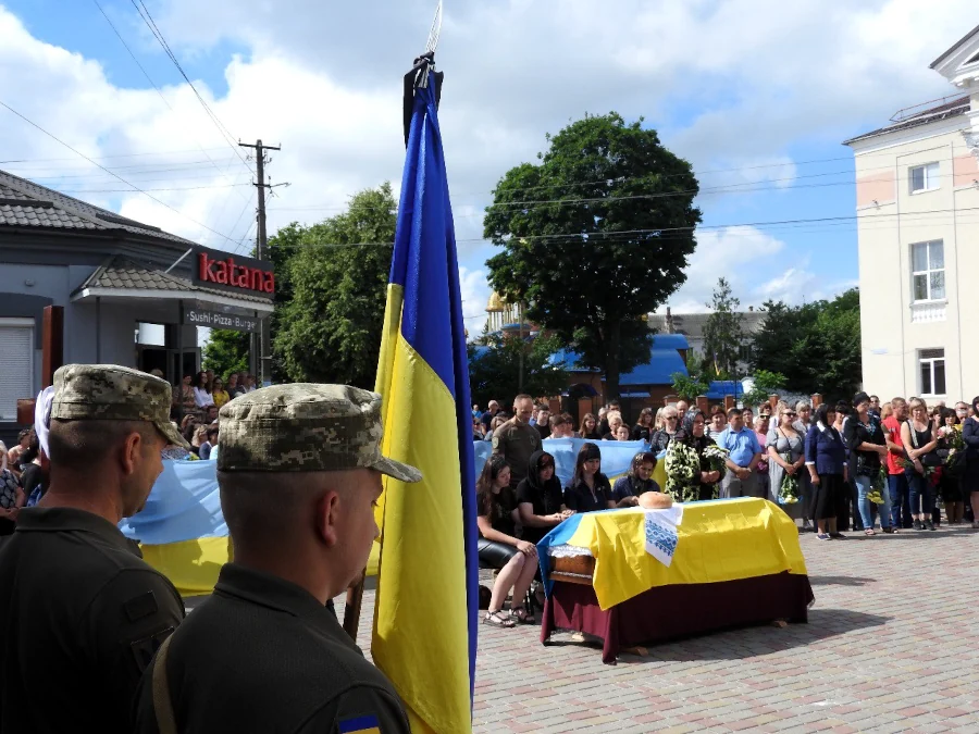 У Здолбунівській громаді провели в останню дорогу загиблого Героя - фото 2