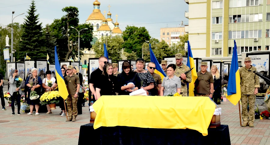 Полеглого Героя провели в останню дорогу у Рівному - фото 1