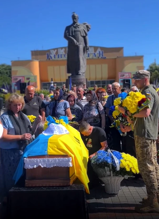 У Рівному провели в останню дорогу Захисника - фото 2