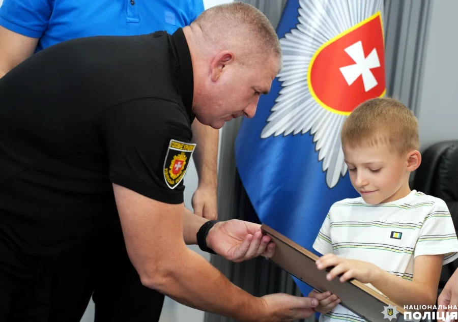 Рідним загиблих поліцейських з Рівненщини вручили державні нагороди - фото 2