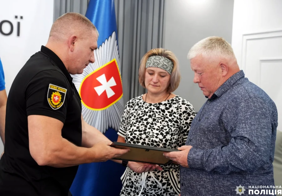Рідним загиблих поліцейських з Рівненщини вручили державні нагороди - фото 3