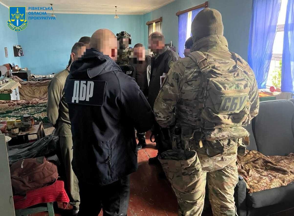 Наркобізнес за ґратами організували на Рівненщині