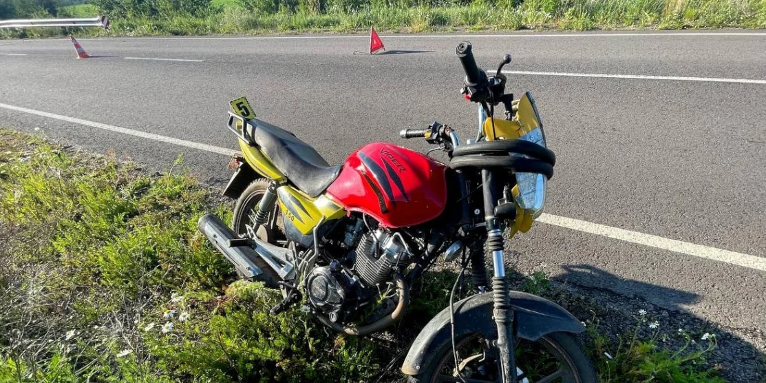 Мотоцикліст та його неповнолітній пасажир травмувались в ДТП у Рівненському районі