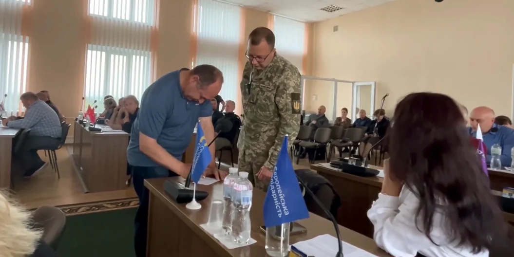 Повістки депутатам Дубенської міської ради вручили під час сесії. Реакція депутатів