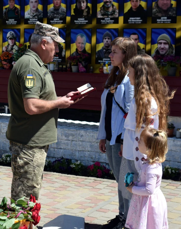 У Здолбунівській громаді вручили нагороди рідним загиблих Захисників - фото 2
