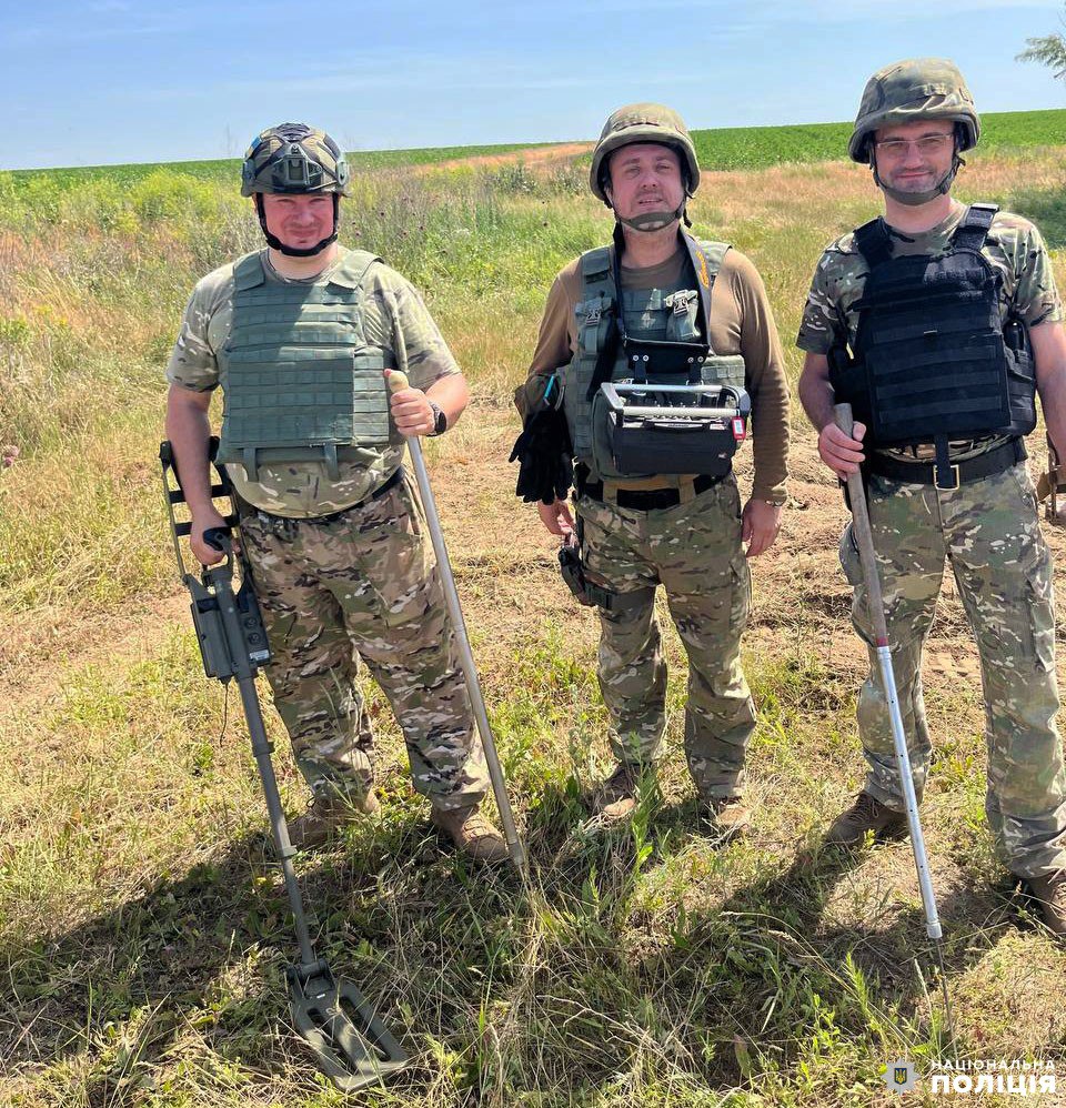 Вибухотехніки Рівненщини розміновують звільнену територію