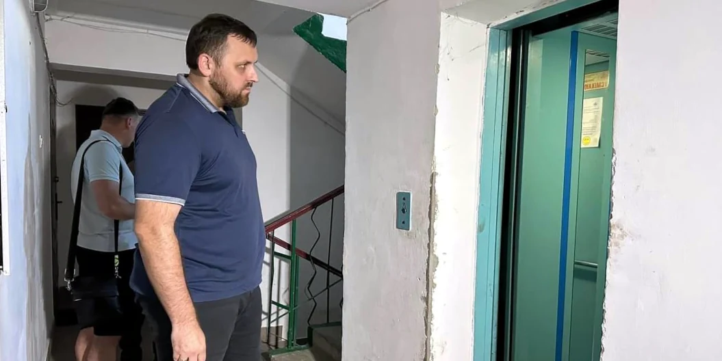 Чотири роки підіймались пішки. У дев’ятиповерхівці у Рівному запрацював ліфт