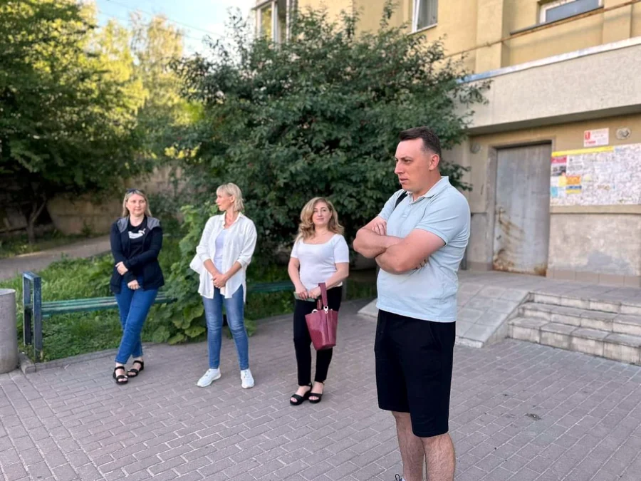 Чотири роки підіймались пішки. У дев’ятиповерхівці у Рівному запрацював ліфт - фото 1 Чотири роки підіймались пішки. У дев’ятиповерхівці у Рівному запрацював ліфт - фото 1