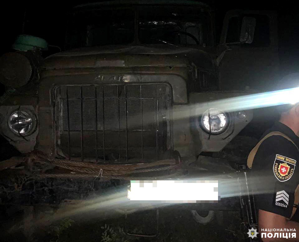 На Рівненщині затримали місцевого жителя на незаконній порубці деревини