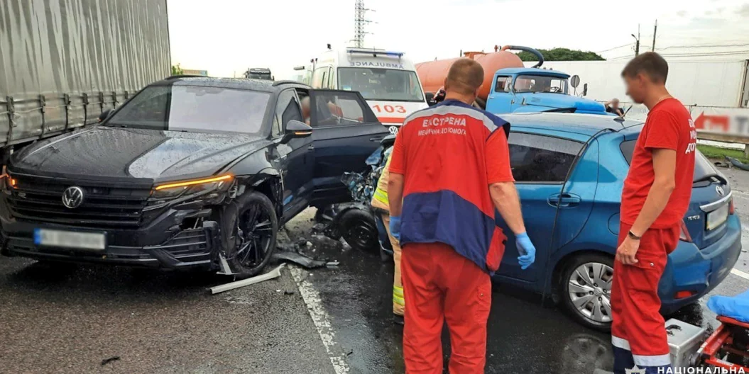 ДТП за участю чотирьох транспортних засобів у Рівненському районі