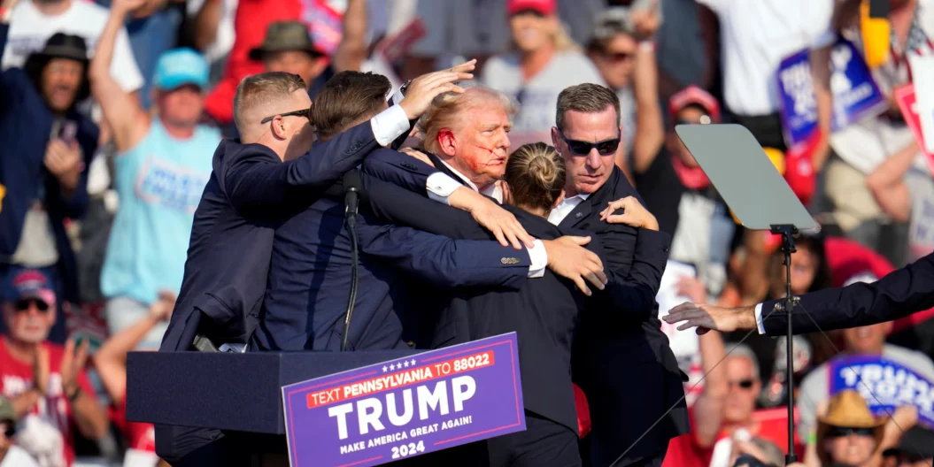 Постріли пролунали під час виступу Трампа перед виборцями в штаті Пенсільванія, США