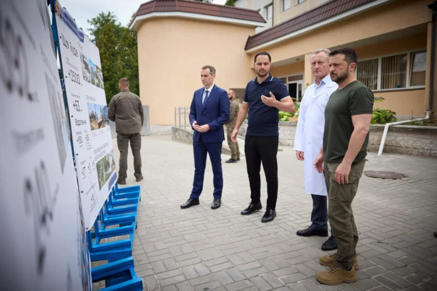 Госпіталь ветеранів на Рівненщині відвідав Володимир Зеленський - фото 1