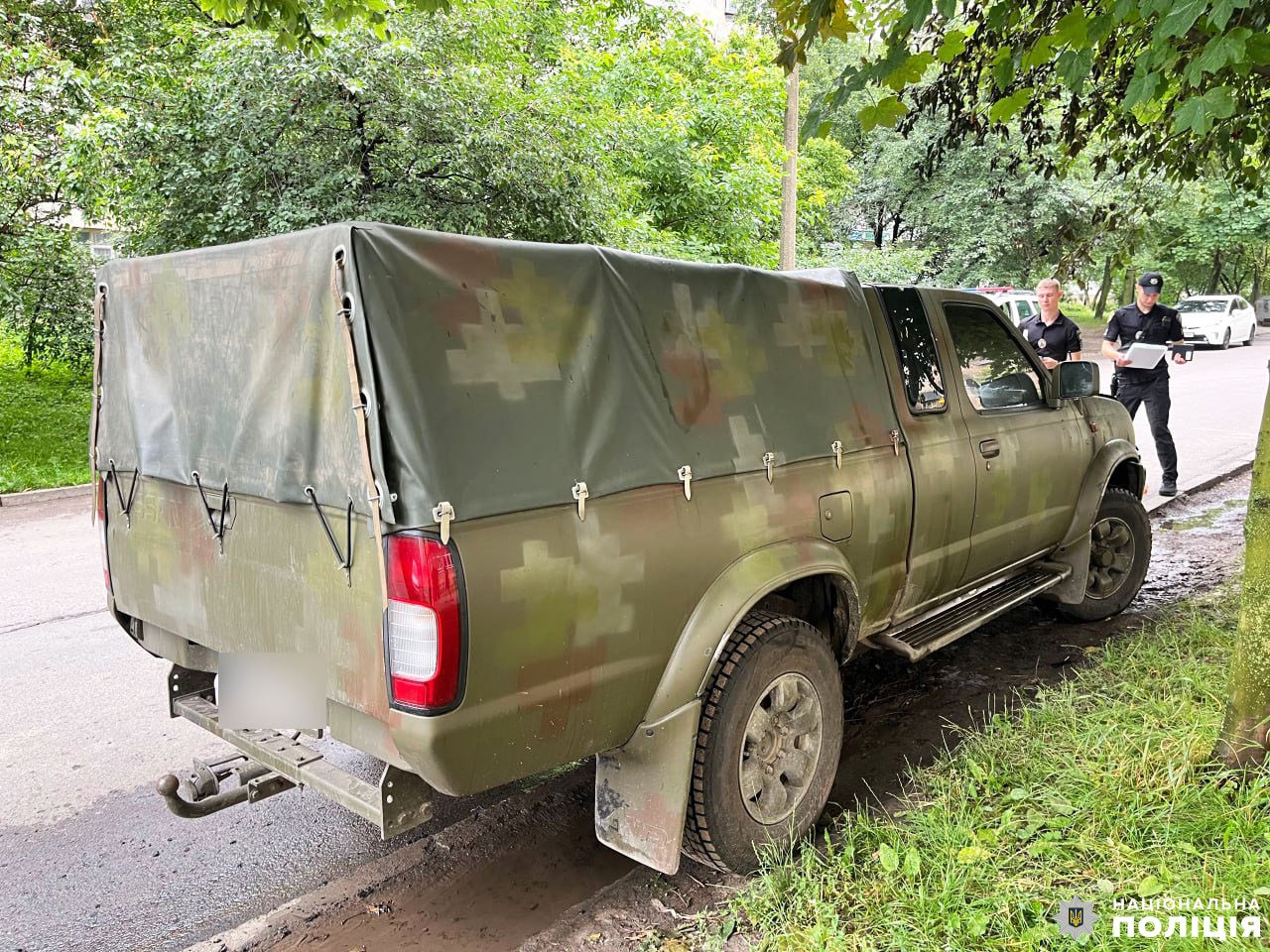 Рівнянин палив авто військових