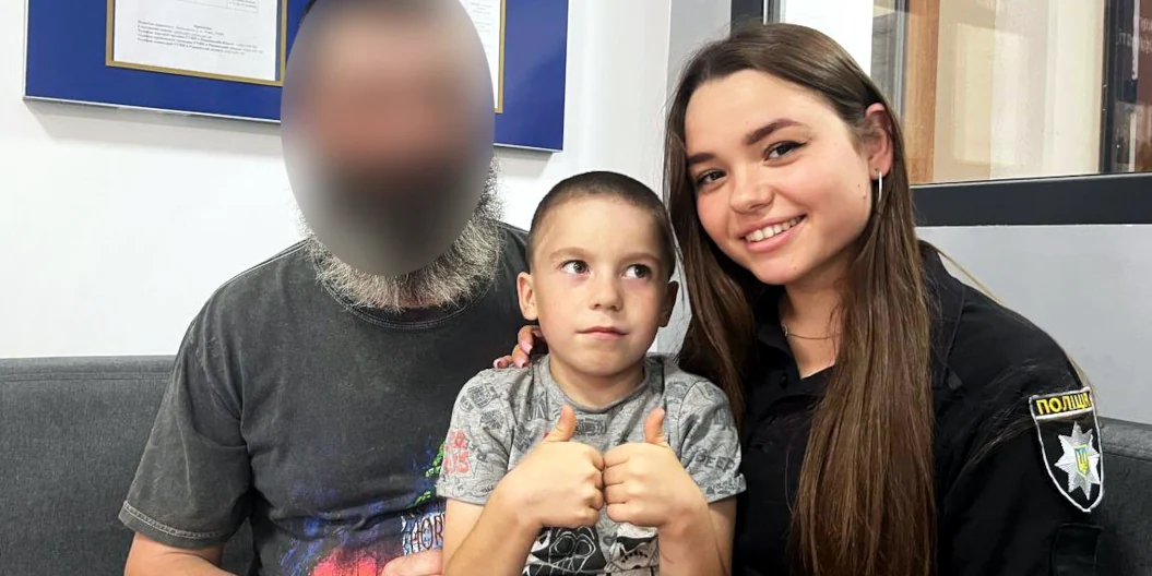 Хлопчика, який загубився на автовокзалі в Рівному, забрав батько Хлопчика, який загубився на автовокзалі в Рівному, забрав батько