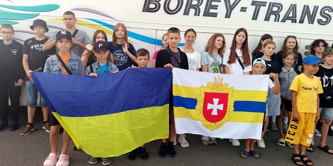 Пів сотні дітей з Рівненщини поїхали на відпочинок в “Артек”