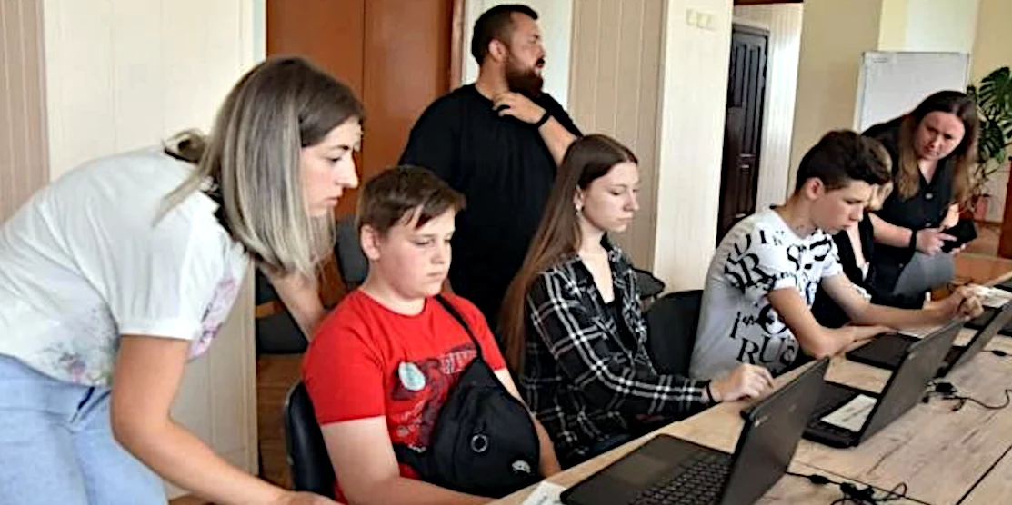 15 дітей із Гощанської громади отримали хромбуки 15 дітей із Гощанської громади отримали хромбуки