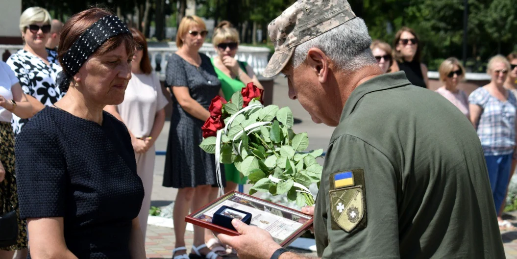 Рідним загиблого Героя зі Здолбунова вручили нагороди