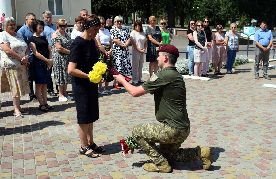 Рідним загиблого Героя зі Здолбунова вручили нагороди - фото 1