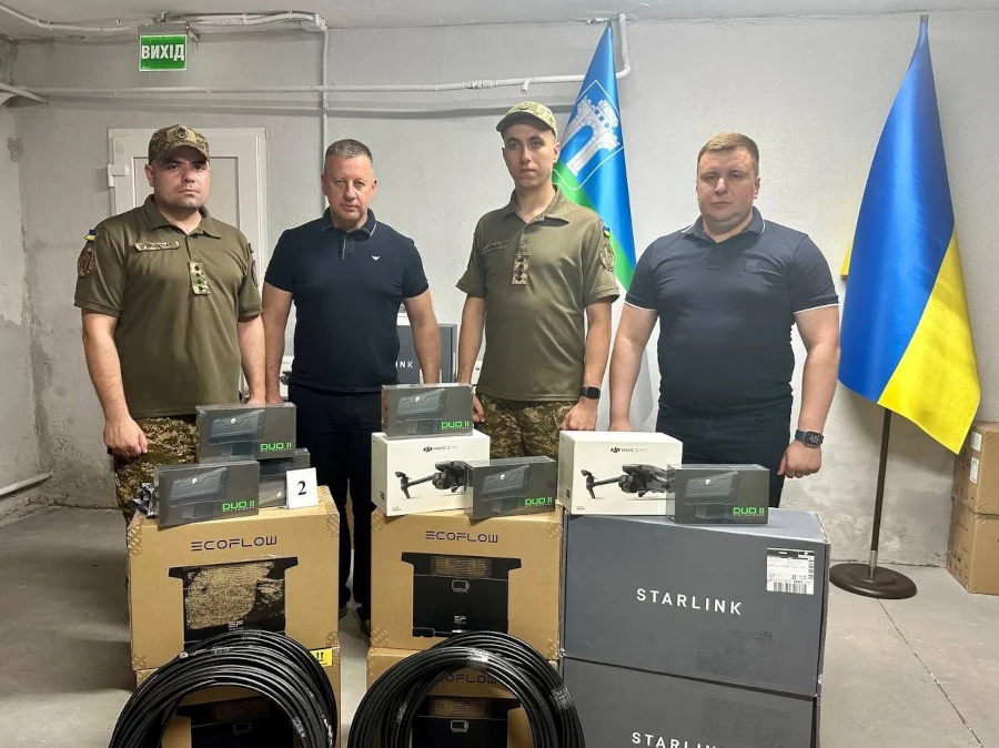 Дрони, старлінки, підзарядні станції від Рівного отримали 15 підрозділів ЗСУ - фото 1
