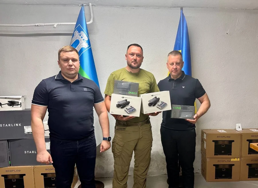 Дрони, старлінки, підзарядні станції від Рівного отримали 15 підрозділів ЗСУ - фото 2