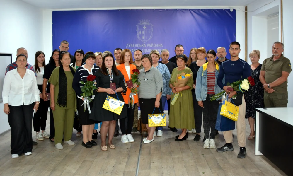 Посмертні нагороди рідним полеглих воїнів вручили в Дубно - фото 1