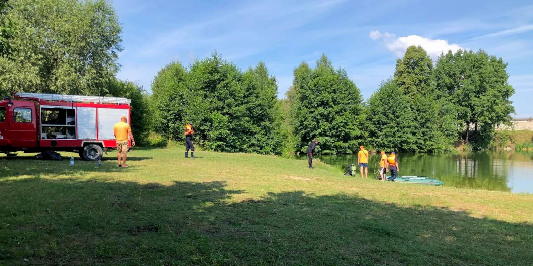 Тіла двох чоловіків підняли на берег водолази Тіла двох чоловіків підняли на берег водолази