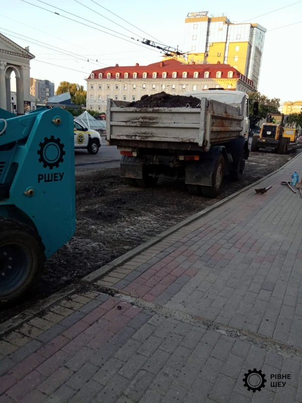 Низку ремонтів та інших робіт проводять цими днями в Рівному - фото 2