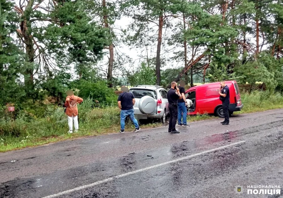 Тяжко травмувався в ДТП у Вараському районі водій фургона - фото 2
