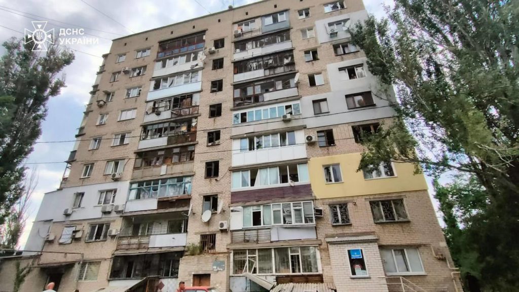 росія вдарила ракетою по Миколаєву. Троє вбитих - фото 2