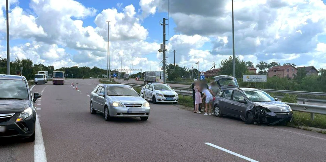 У Рівненському районі внаслідок ДТП постраждав мотоцикліст