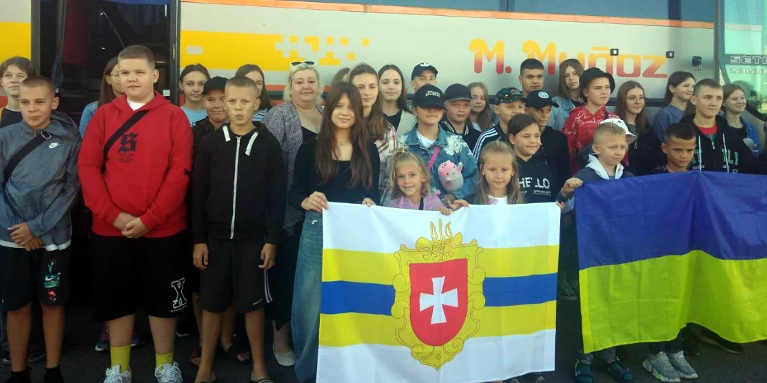 На відпочинок до “Артеку” поїхали ще понад пів сотні дітей з Рівненщини