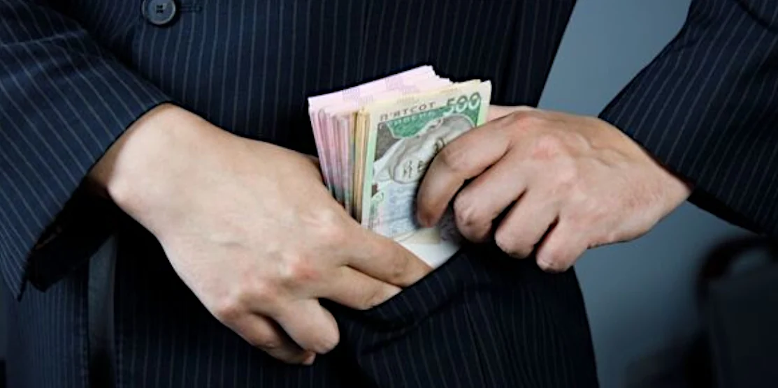 Директору будфірми повідомили про підозру за привласнення грошей медзакладу на Рівненщині