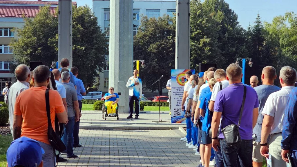 Паралімпійський прапор підняли біля Рівненських облради та ОДА - фото 2 Паралімпійський прапор підняли біля Рівненських облради та ОДА - фото 2
