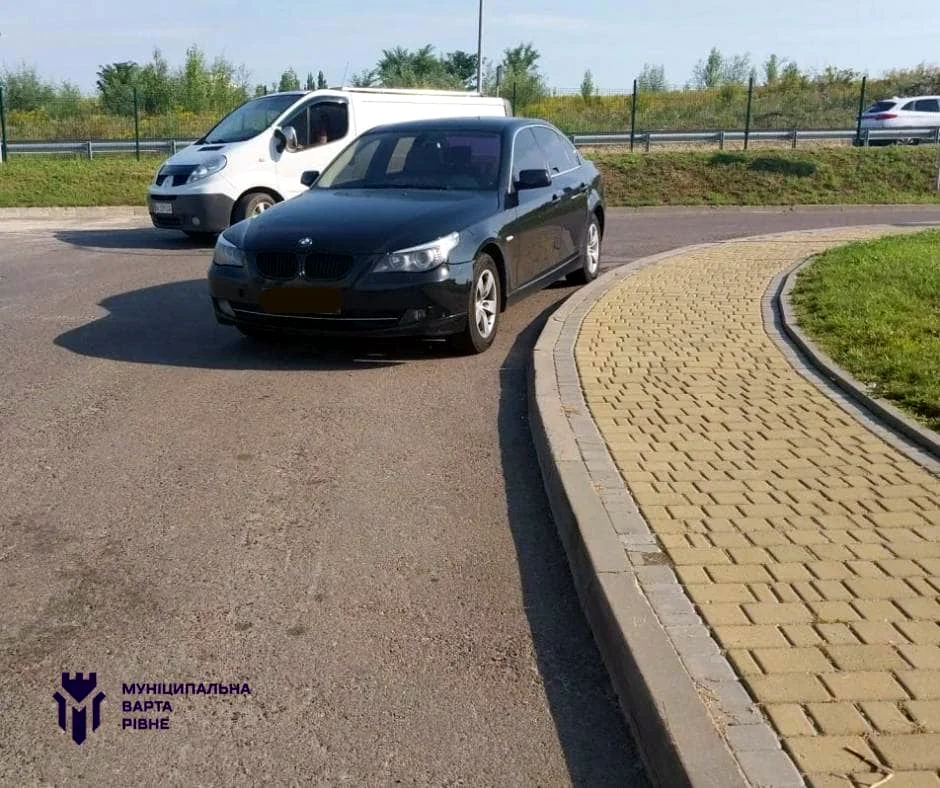 Близько 130 водіїв оштрафувала Рівненська мунварта - фото 1
