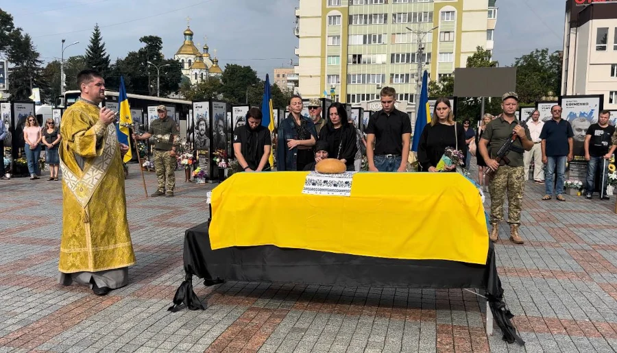 У Рівному провели в останню дорогу полеглого Захисника - фото 1