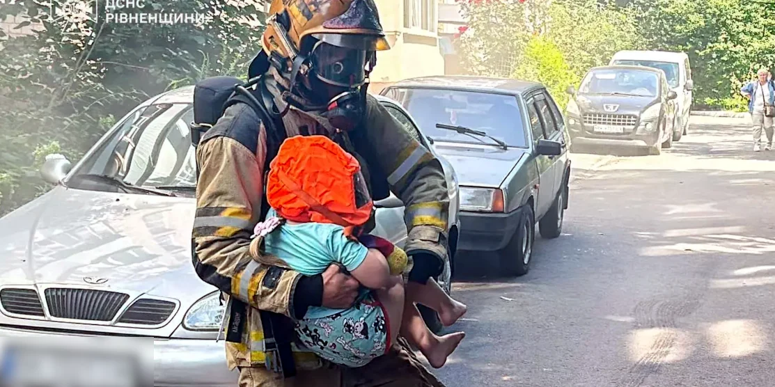 6 людей, 2 з яких діти, врятували пожежники в Рівному (ВІДЕО)