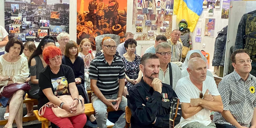 Пам’ять Захисників вшанували у Рівненському краєзнавчому музеї