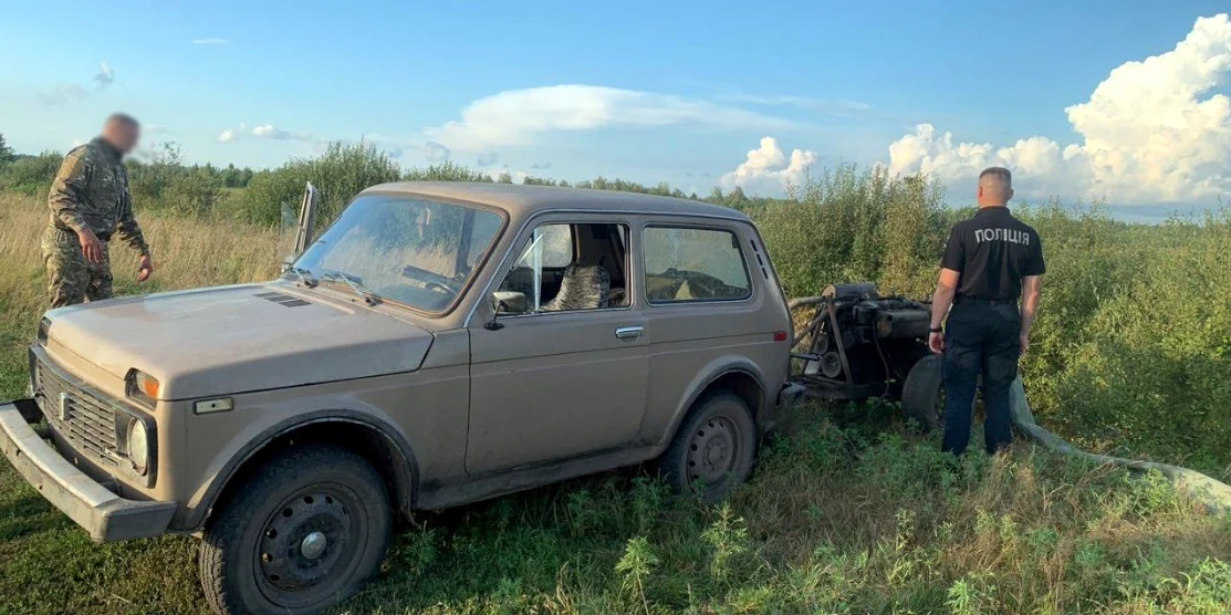 Незаконно вирубували ліс і добували бурштин у Вараському районі