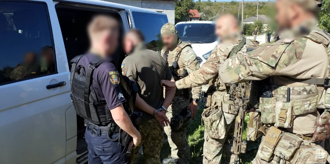 Чоловік з автомата застрелив двох осіб на Тернопільщині, і трьох поранив