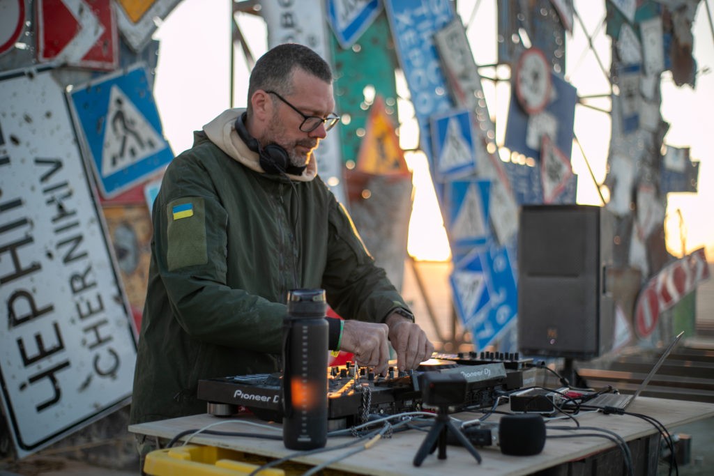 Виступ DJ Tapolsky завершився сиреною з України - фото 1