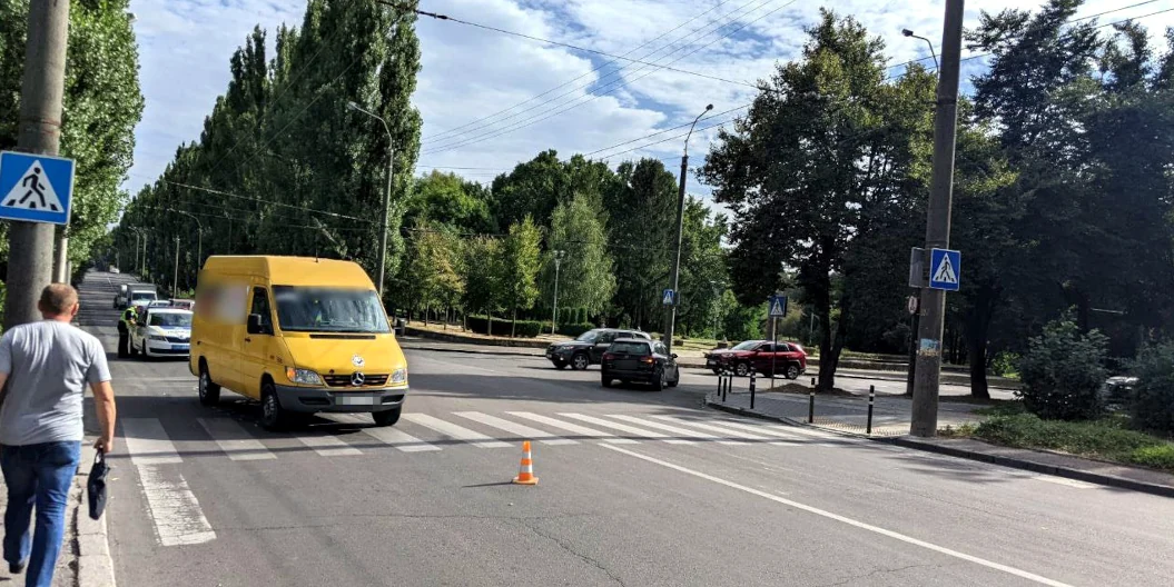 У Рівному мікроавтобус наїхав на пішохідку