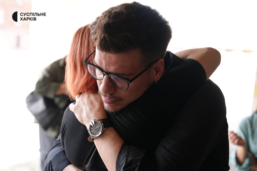 Проводжали аплодисментами художницю в Харкові - фото 1 Проводжали аплодисментами художницю в Харкові - фото 1
